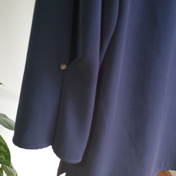 🏷Item: Navy blue Ann Taylor blouse - Picture 4 of 10
